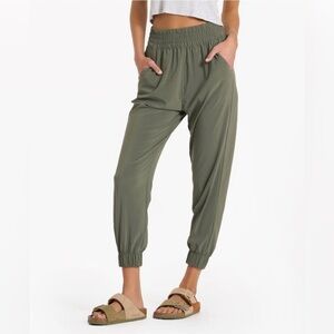 Vuori Villa Joggers in Army Green SZ XS